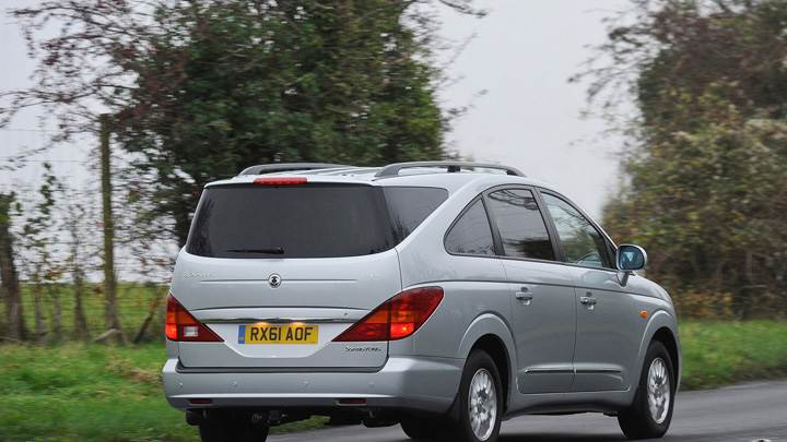 2012 SsangYong Rodius Back Pose In Grey